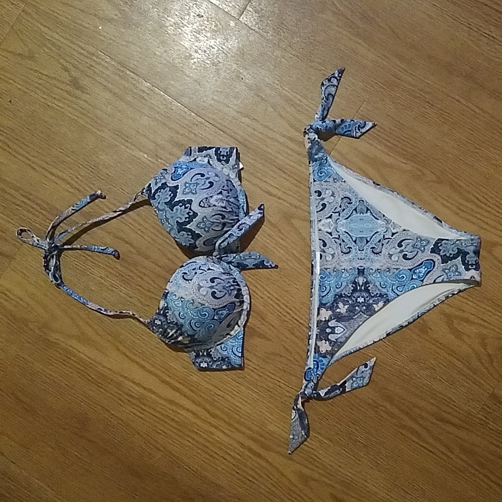 H&M blue paisley bikini